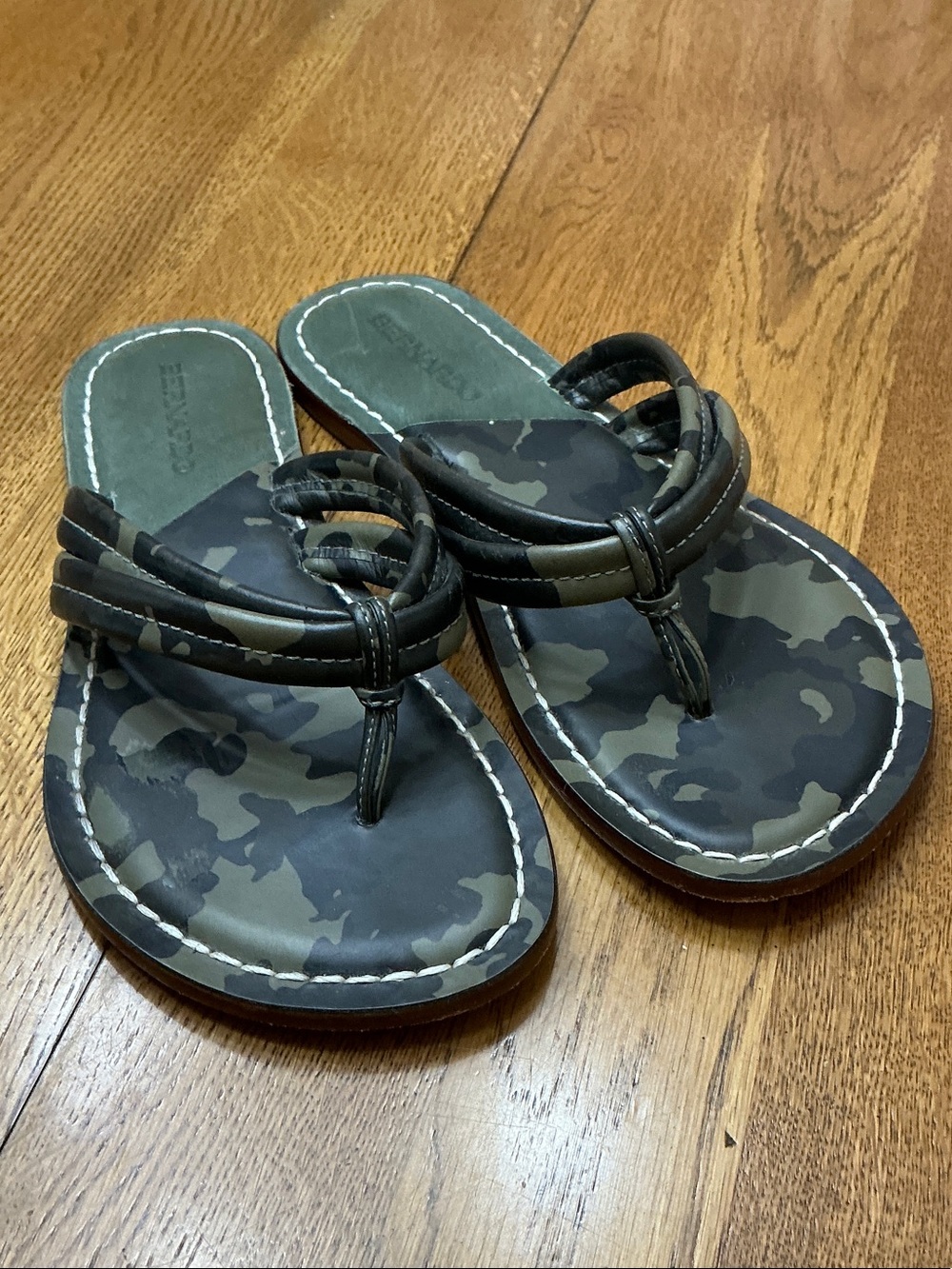 Woman’s Bernardo green/camo slide sandal. Size 8. All leather. Barely worn!